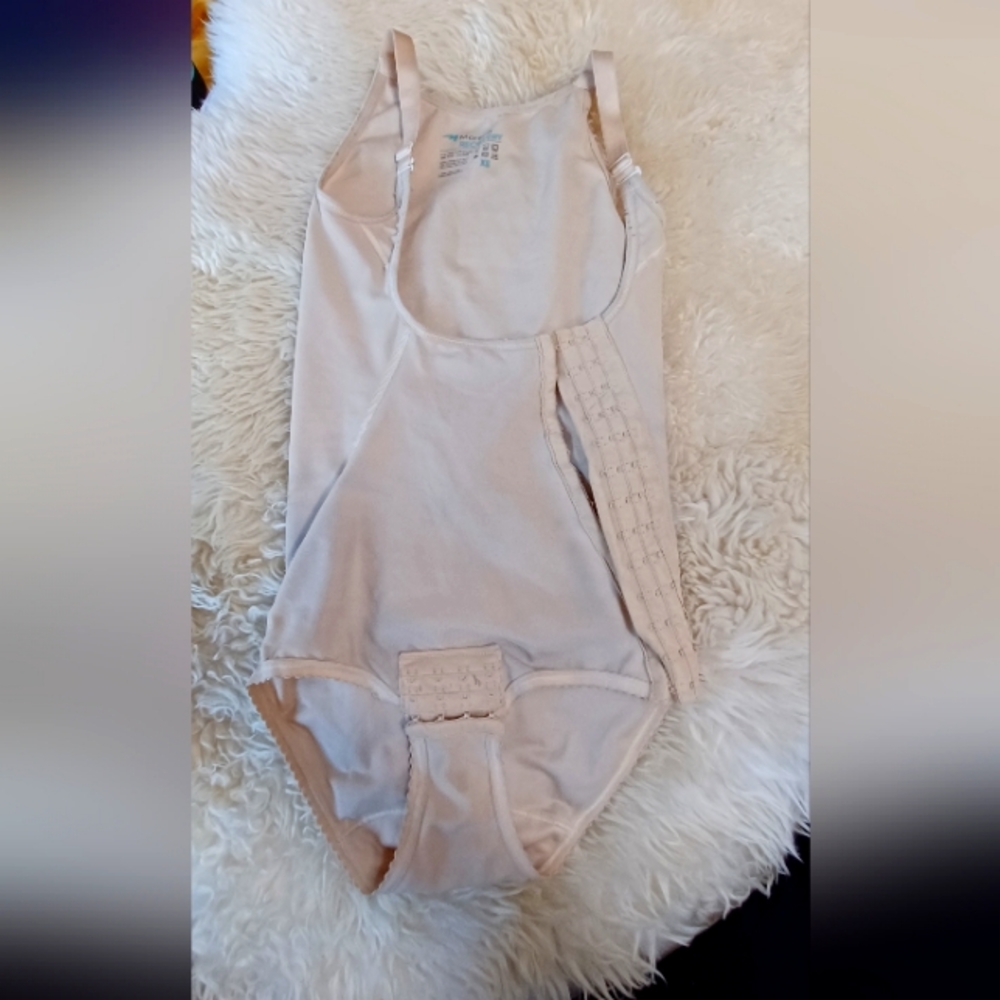 Marena recovery garmet faja